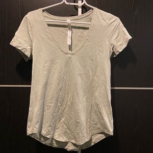 Lululemon T shirt